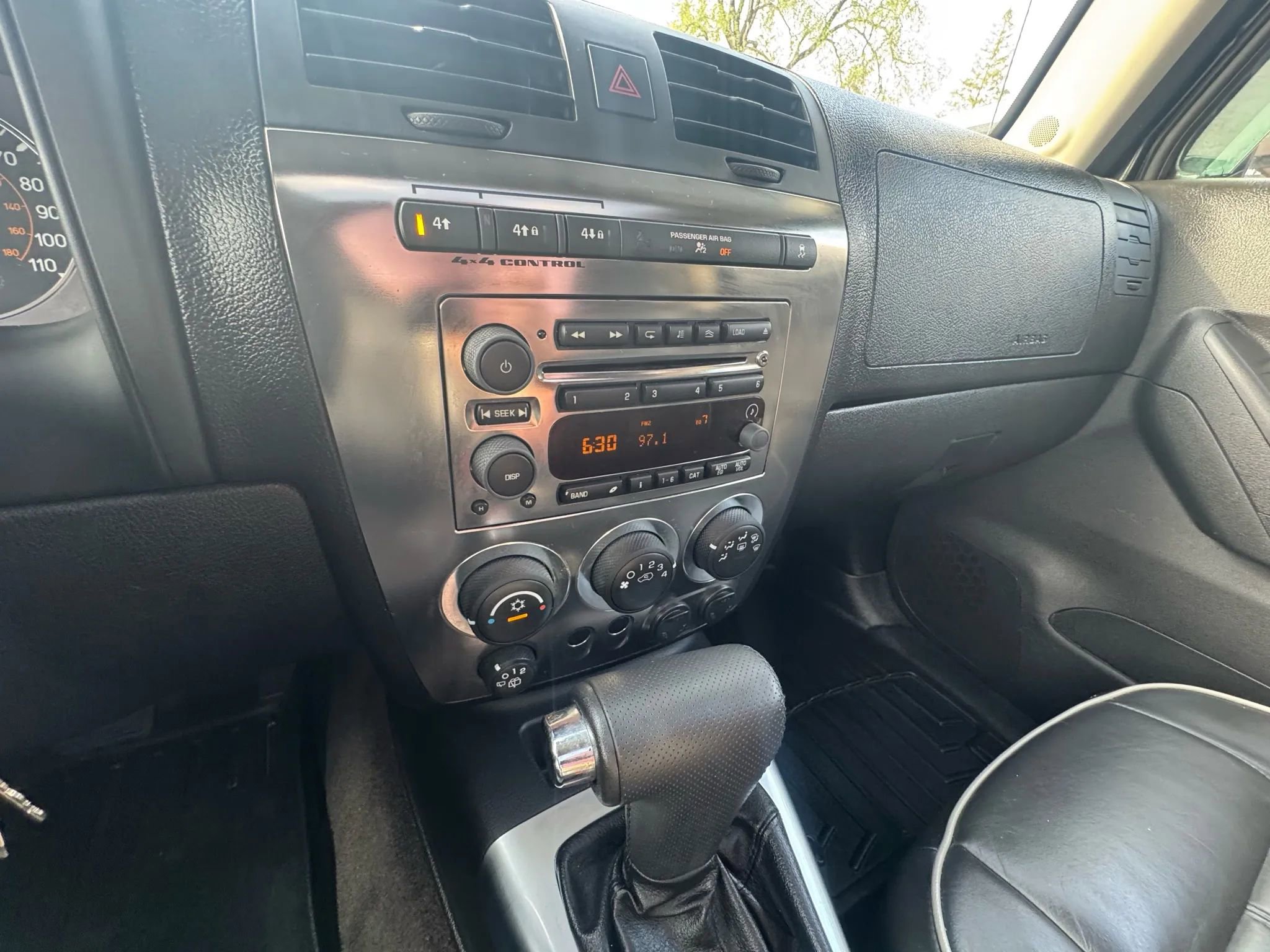 Used 2009 HUMMER H3 Luxury image 31