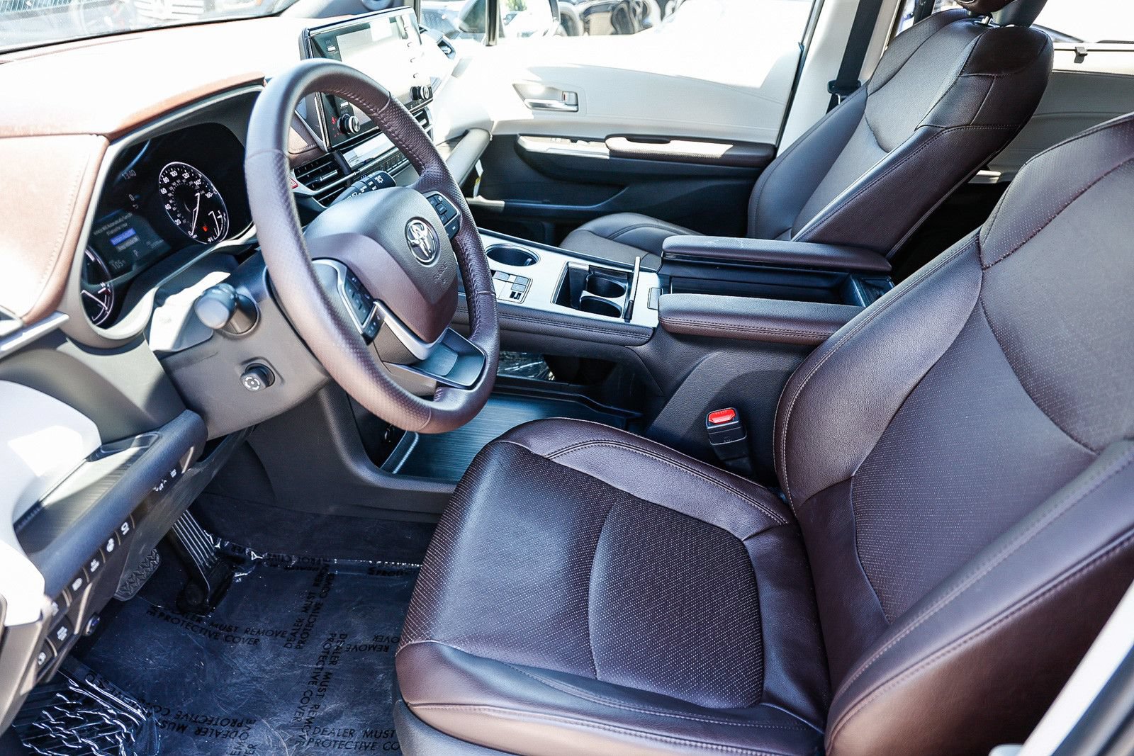 Used 2024 Toyota Sienna Platinum FWD image 20