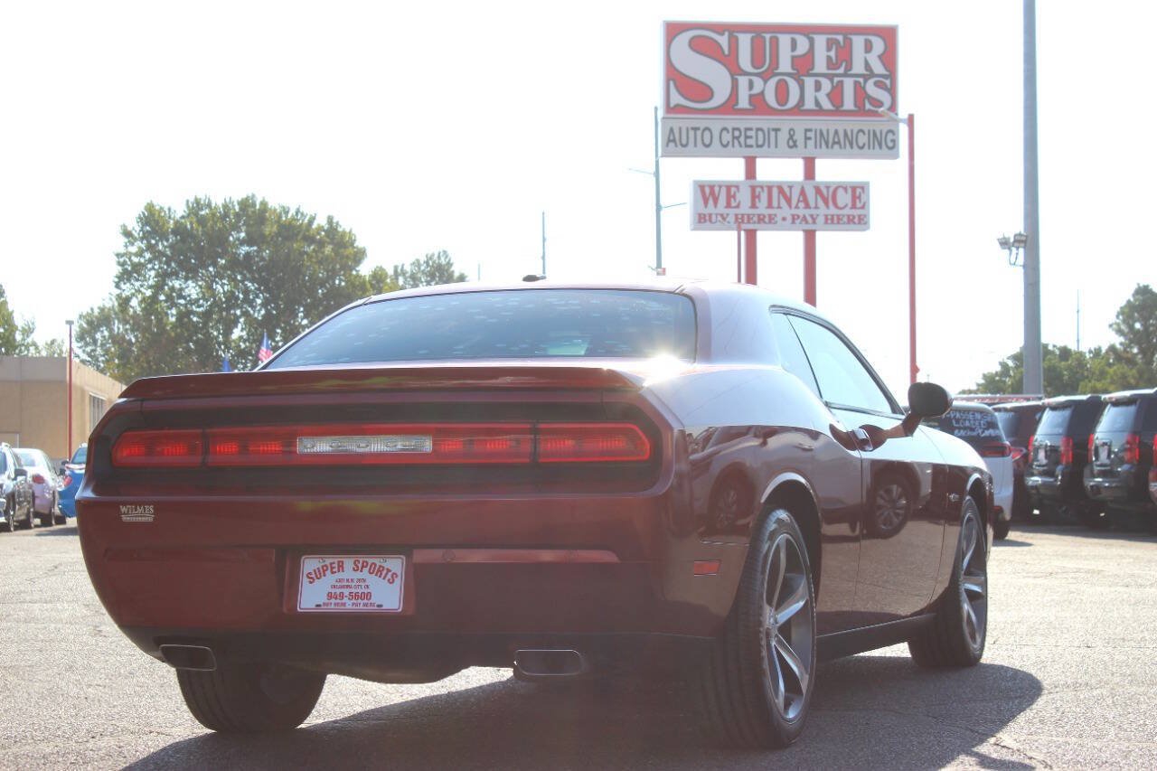 Used 2014 Dodge Challenger SXT RWD image 3