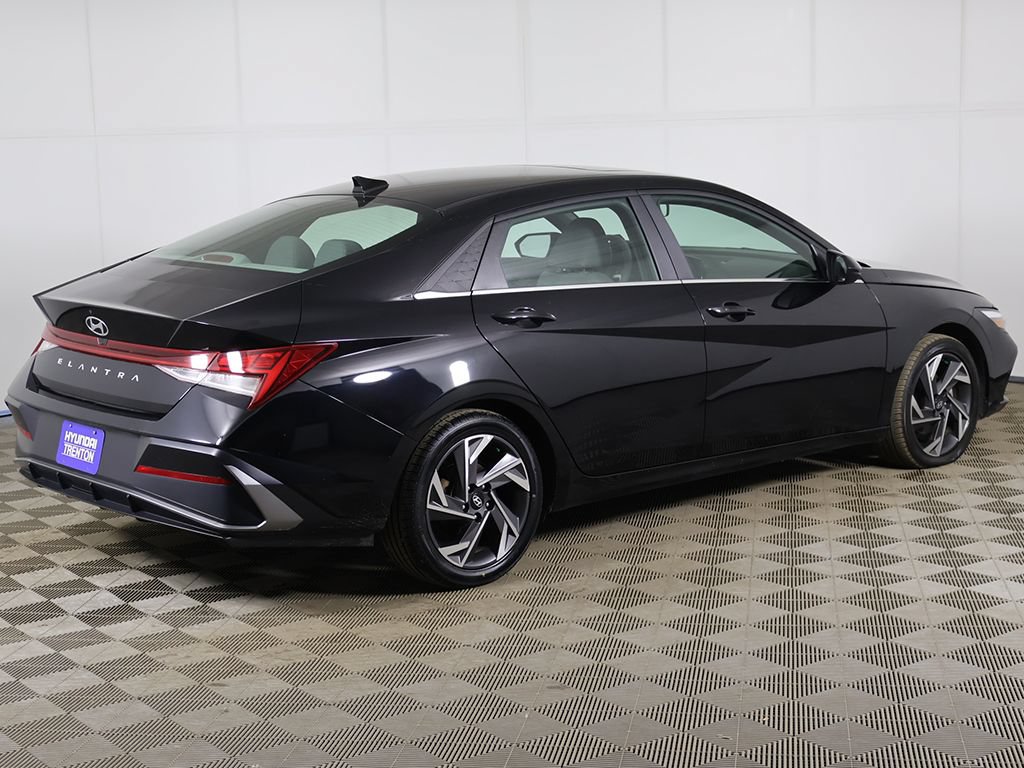 Used 2024 Hyundai Elantra SEL w/ Convenience Package FWD image 11