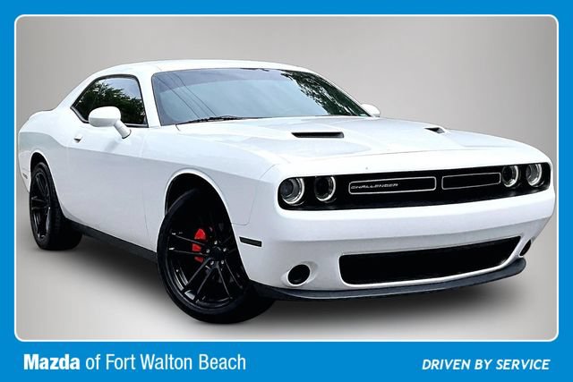 Used 2019 Dodge Challenger SXT RWD image 1