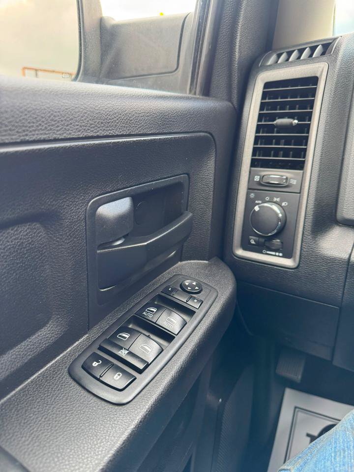 Used 2018 RAM 3500 Tradesman w/ Chrome Appearance Group AWD/4WD image 13