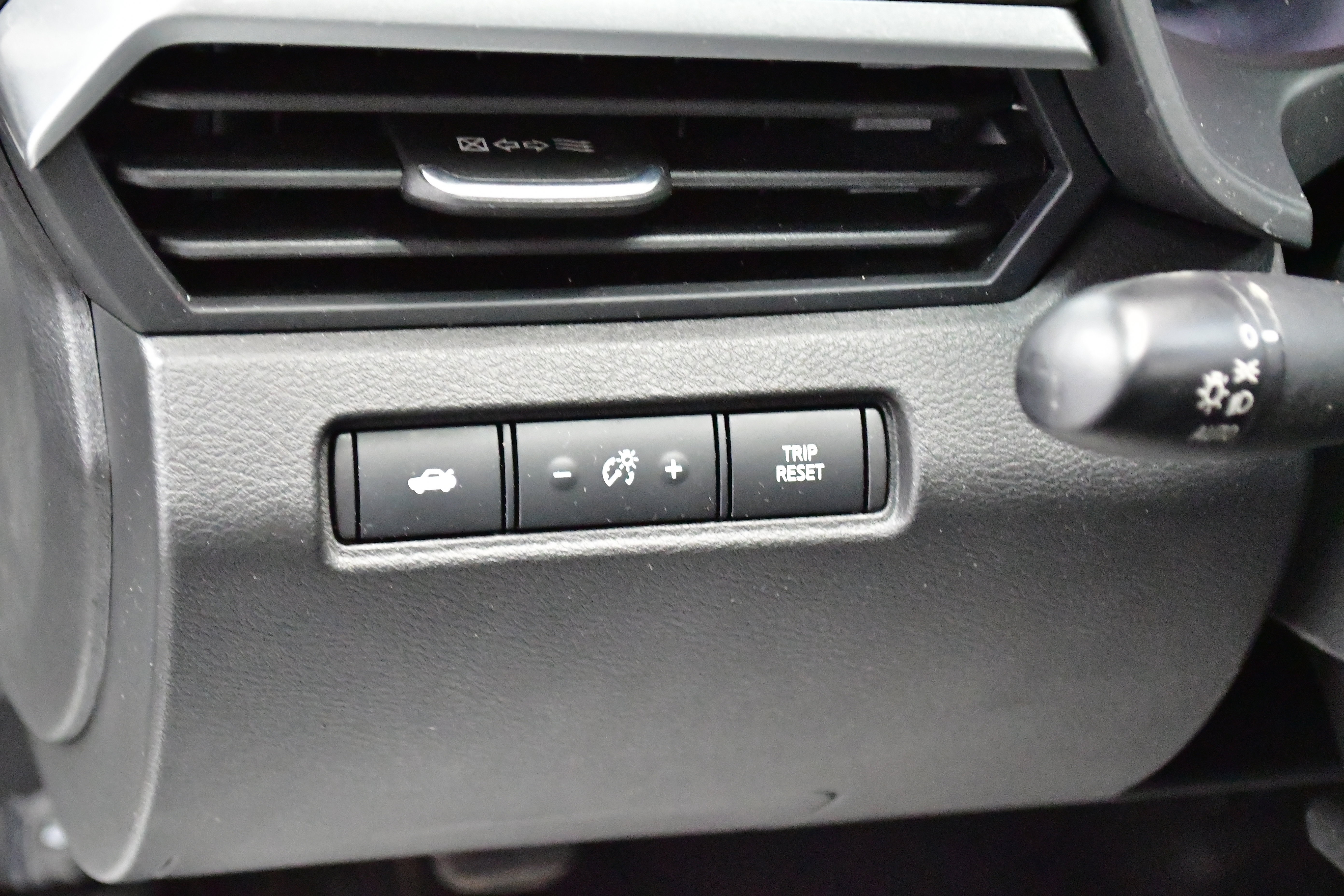 Used 2025 Nissan Altima 2.5 SV FWD image 13