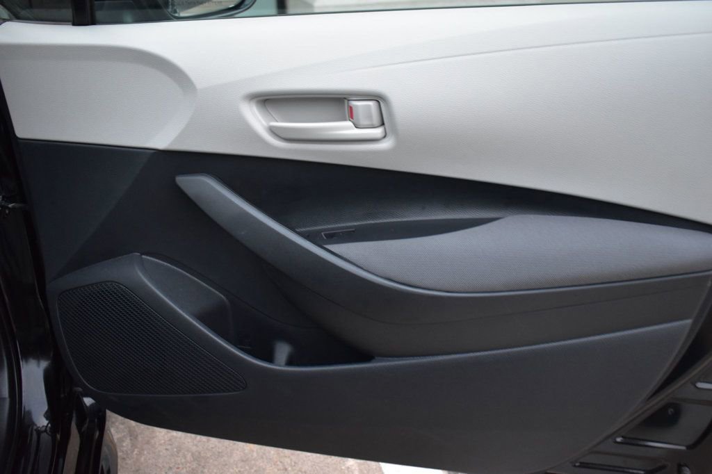 Used 2025 Toyota Corolla LE image 39