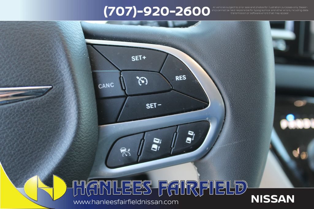 Used 2023 Chrysler Pacifica Touring-L FWD image 30