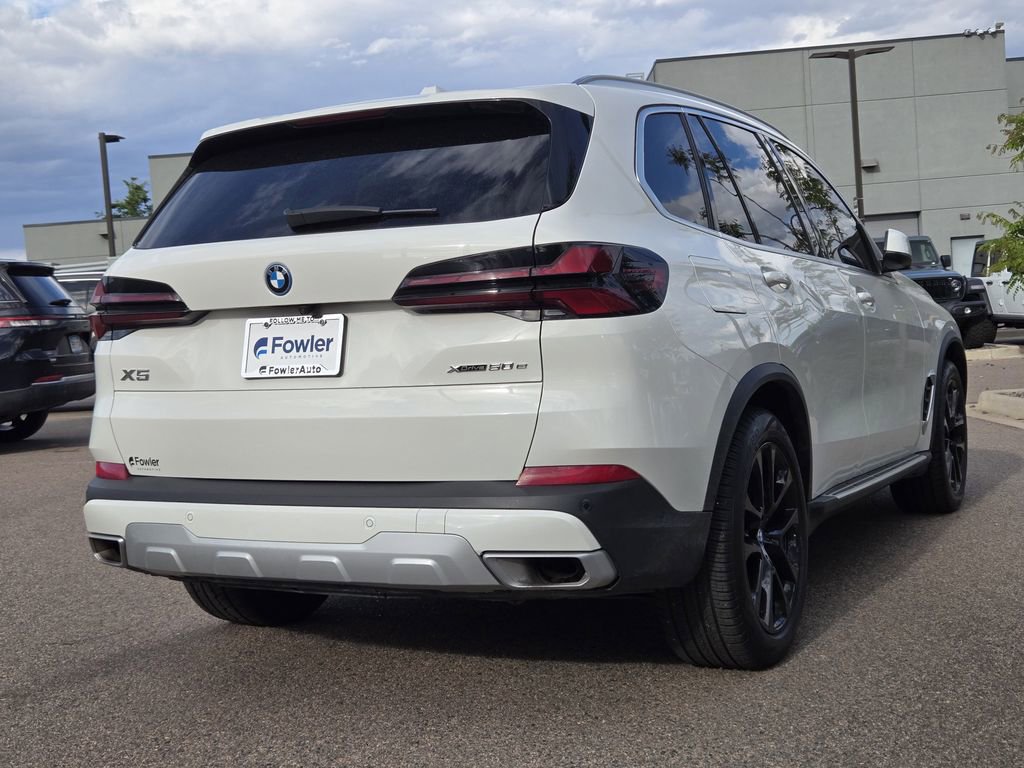 Used 2025 BMW X5 xDrive50e AWD/4WD image 3