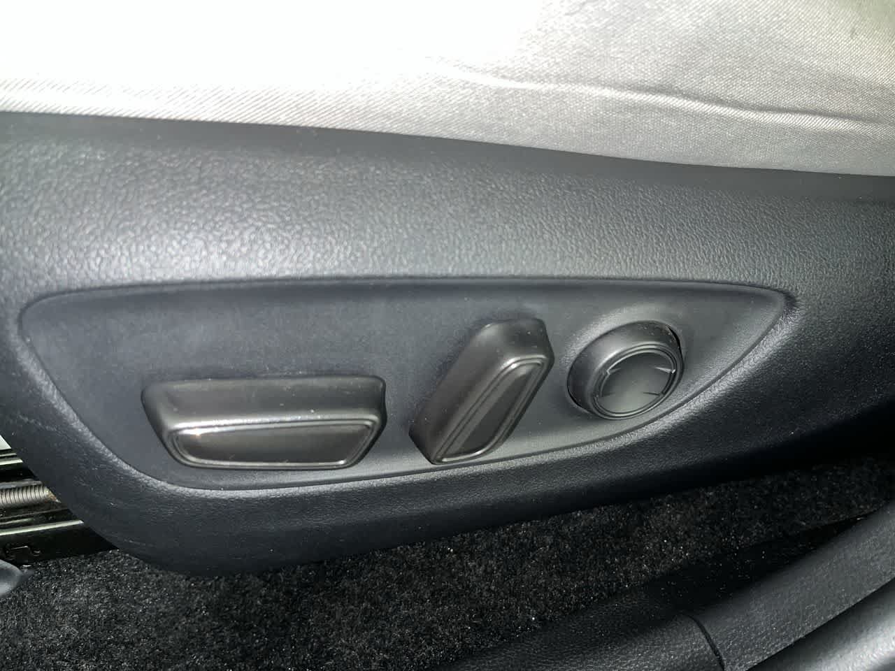 Used 2025 Toyota RAV4 XLE FWD image 14