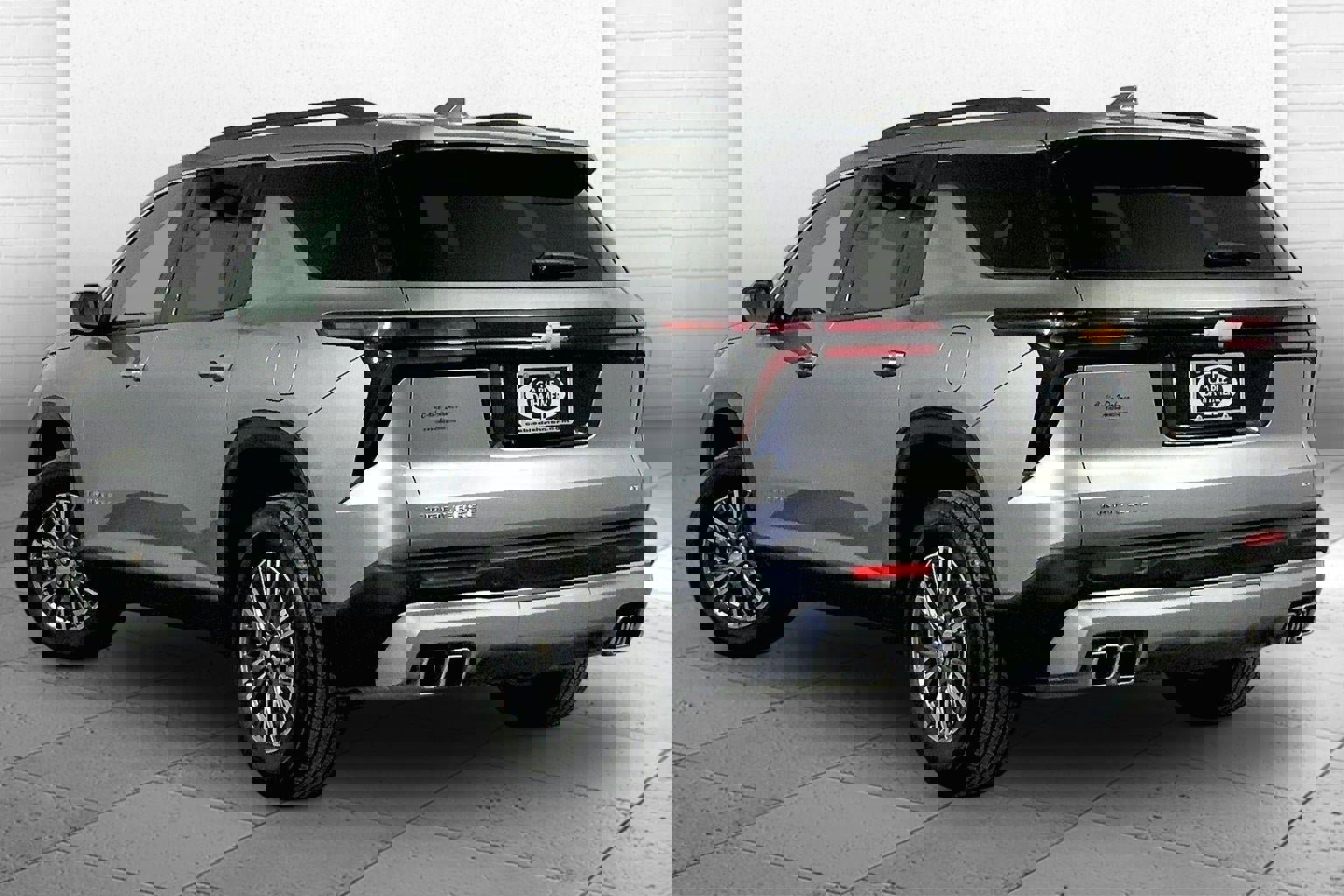 Used 2024 Chevrolet Traverse LT image 11