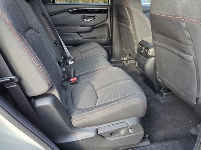 Used 2025 Honda Pilot Sport image 14