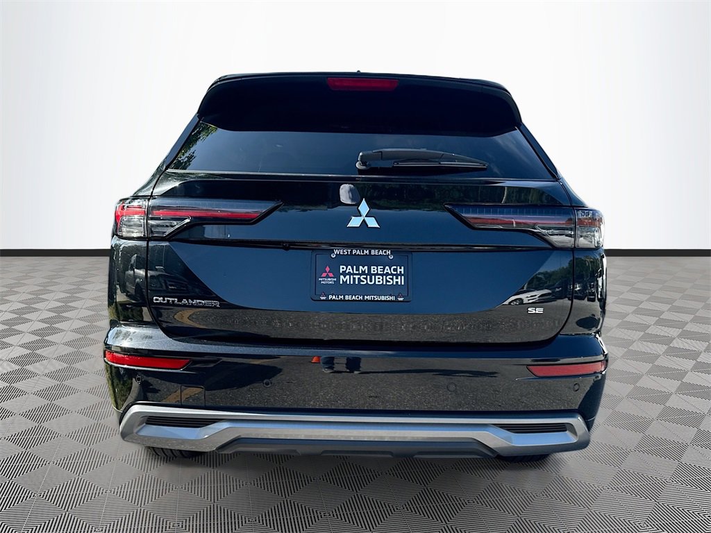 New 2025 Mitsubishi Outlander SE image 6