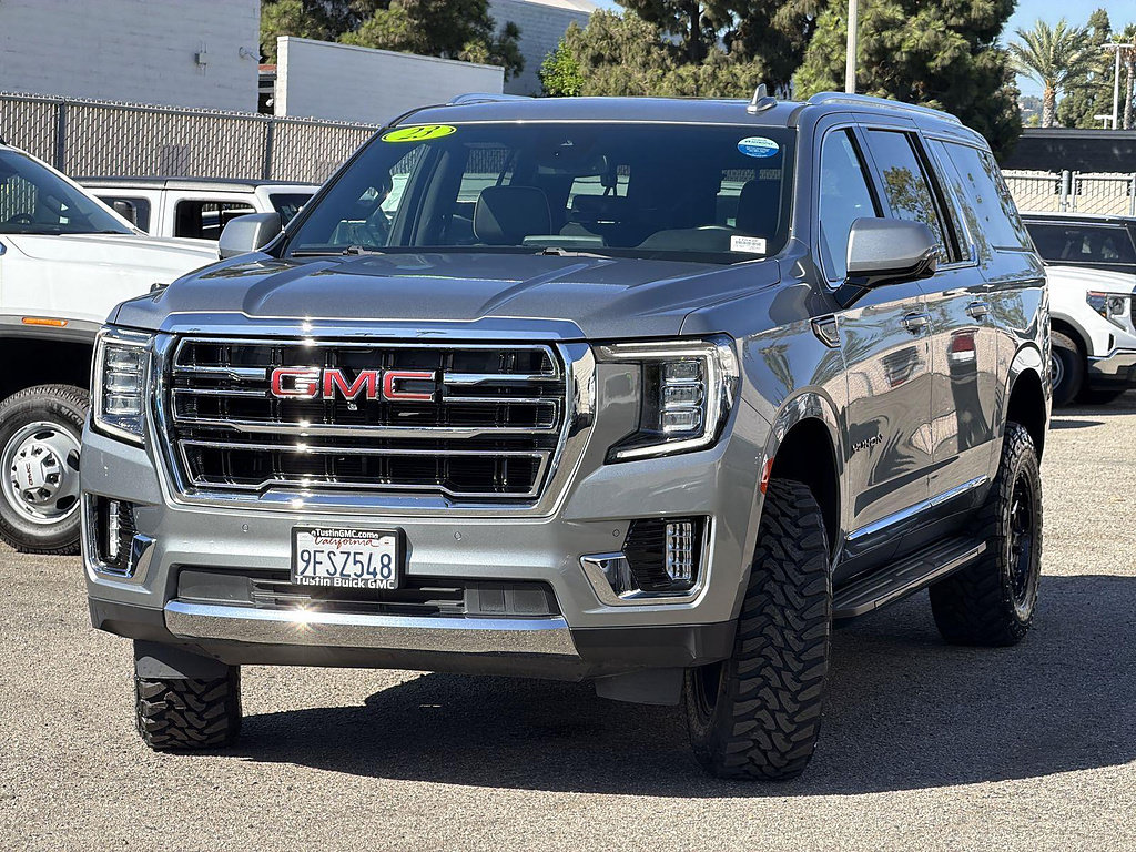 Used 2023 GMC Yukon XL SLT w/ SLT Premium Package AWD/4WD image 3
