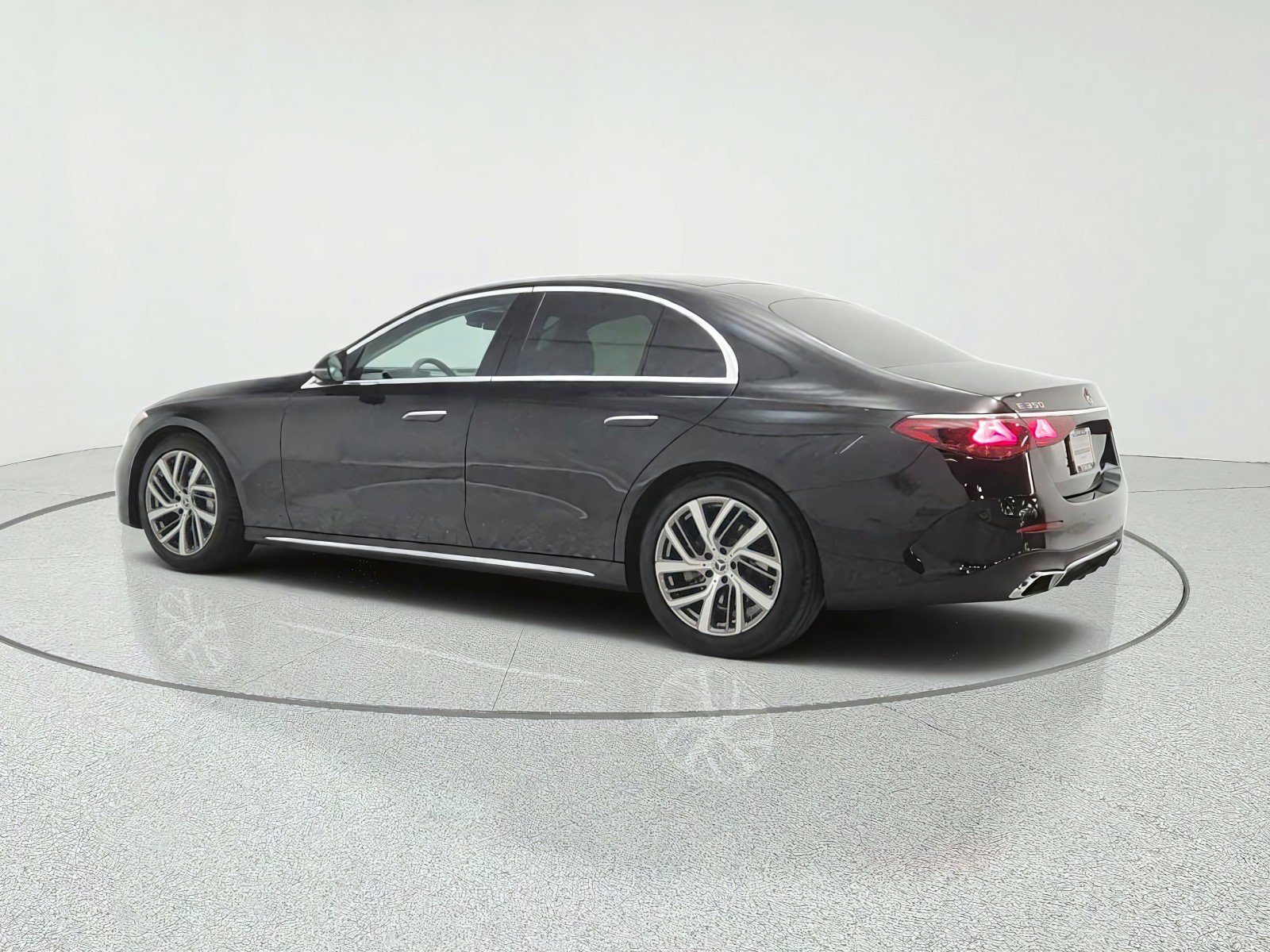 Used 2025 Mercedes-Benz E 350 Sedan image 7