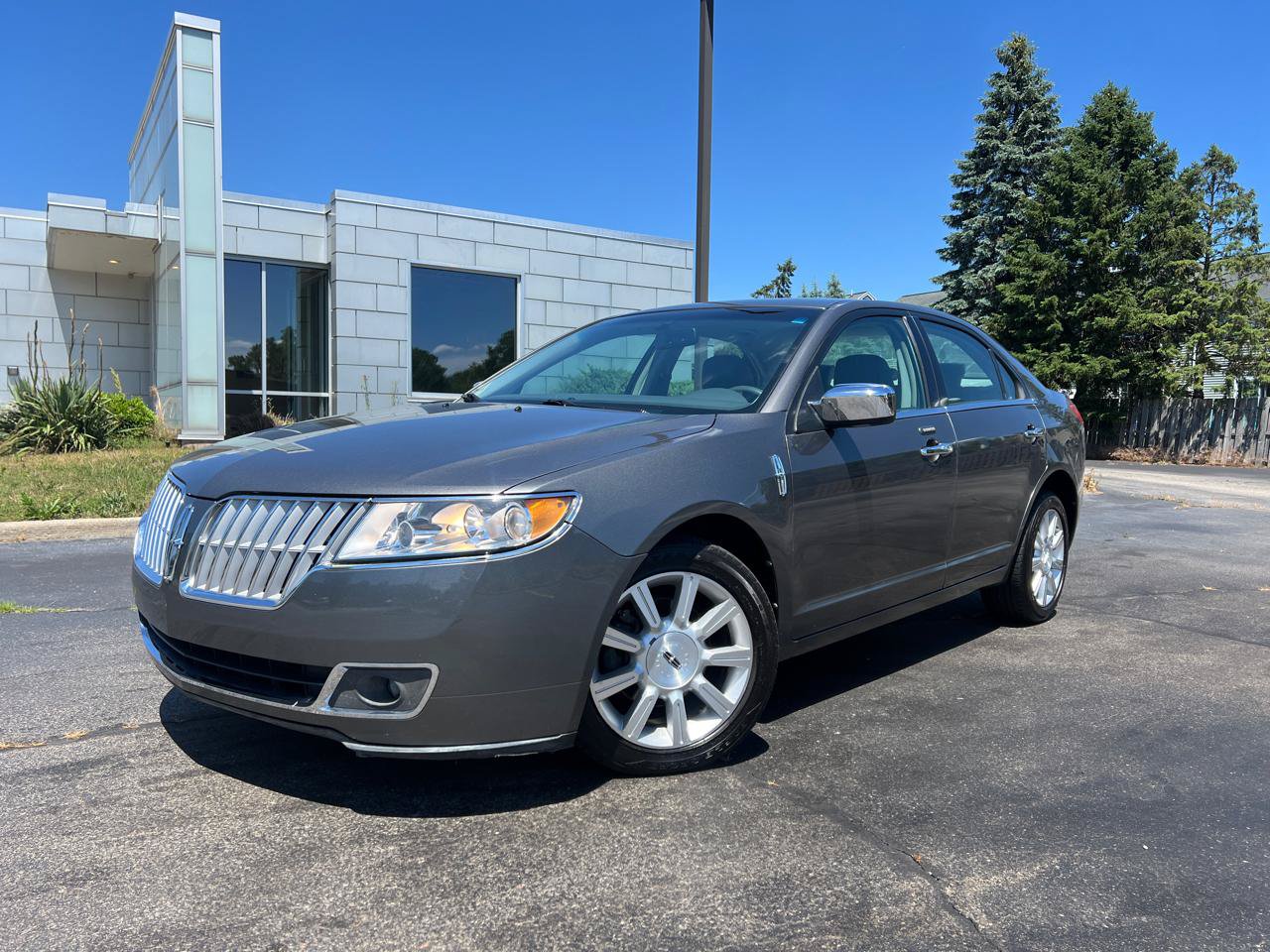 Used 2010 Lincoln MKZ FWD image 3