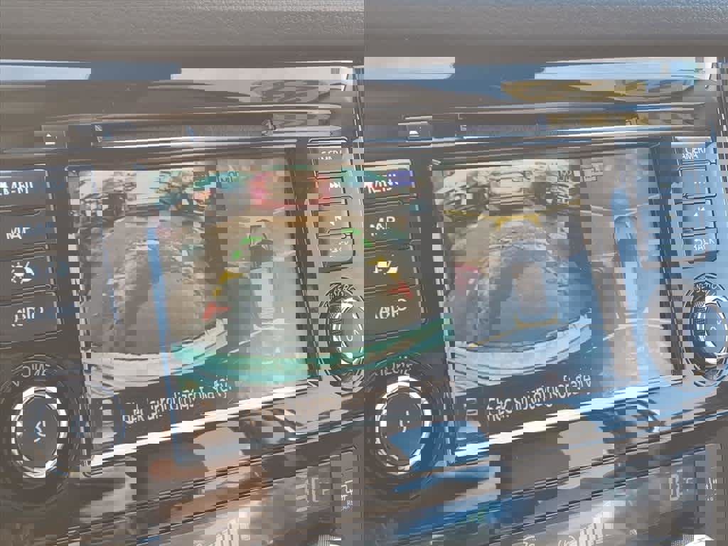 Used 2022 Nissan Rogue Sport SL image 11