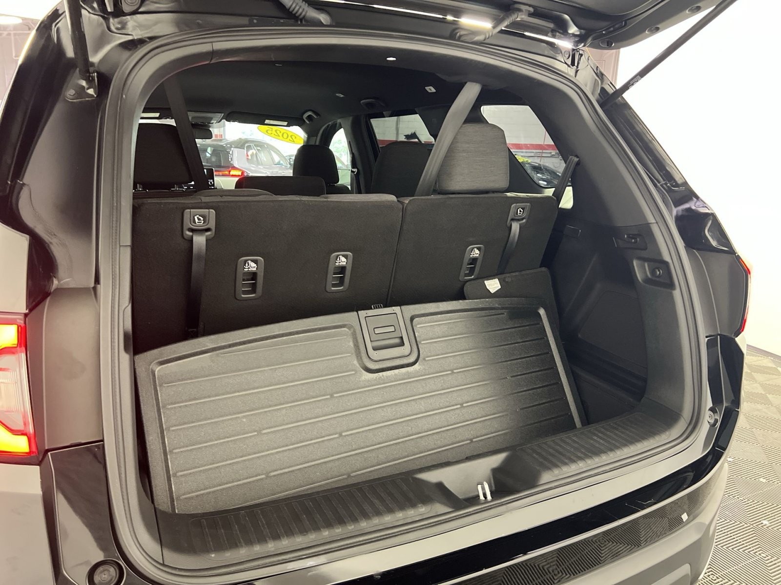 Used 2025 Honda Pilot Sport image 27