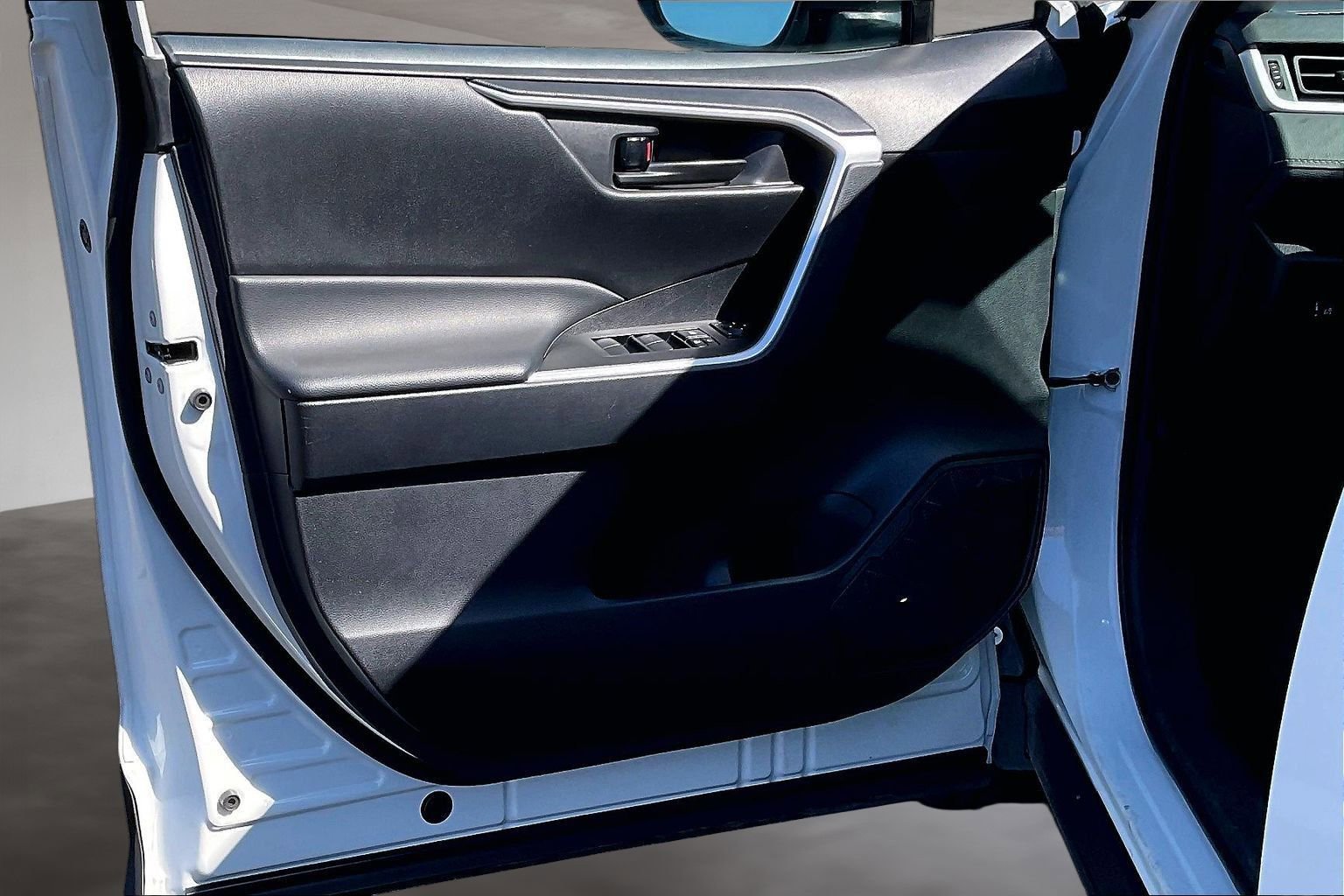 Used 2024 Toyota RAV4 LE image 20