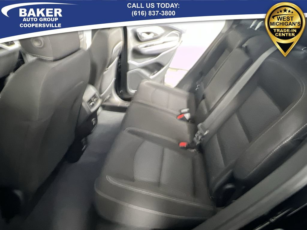 Used 2022 GMC Terrain SLE w/ Driver Convenience Package image 26