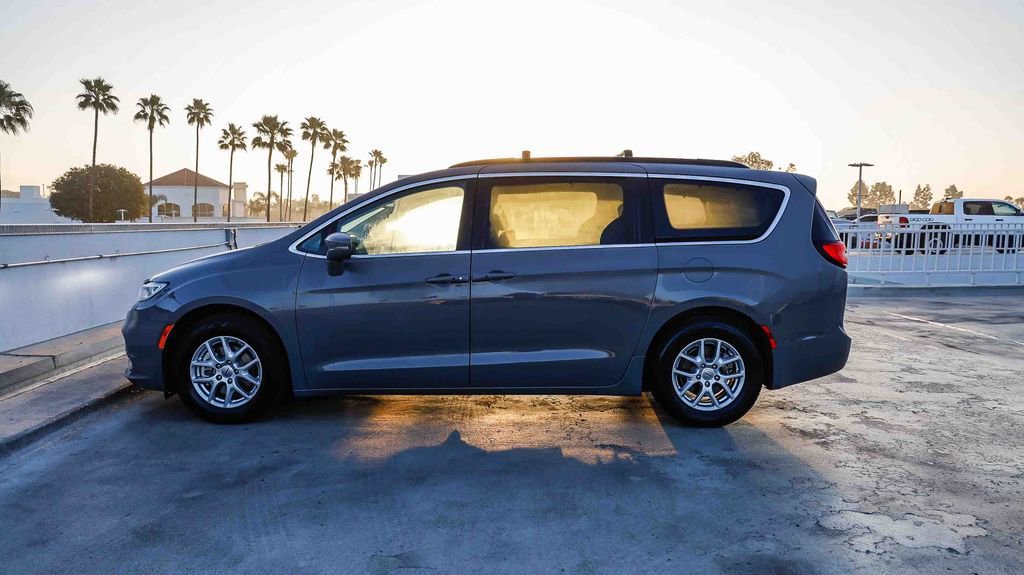 Used 2022 Chrysler Pacifica Touring-L FWD image 14