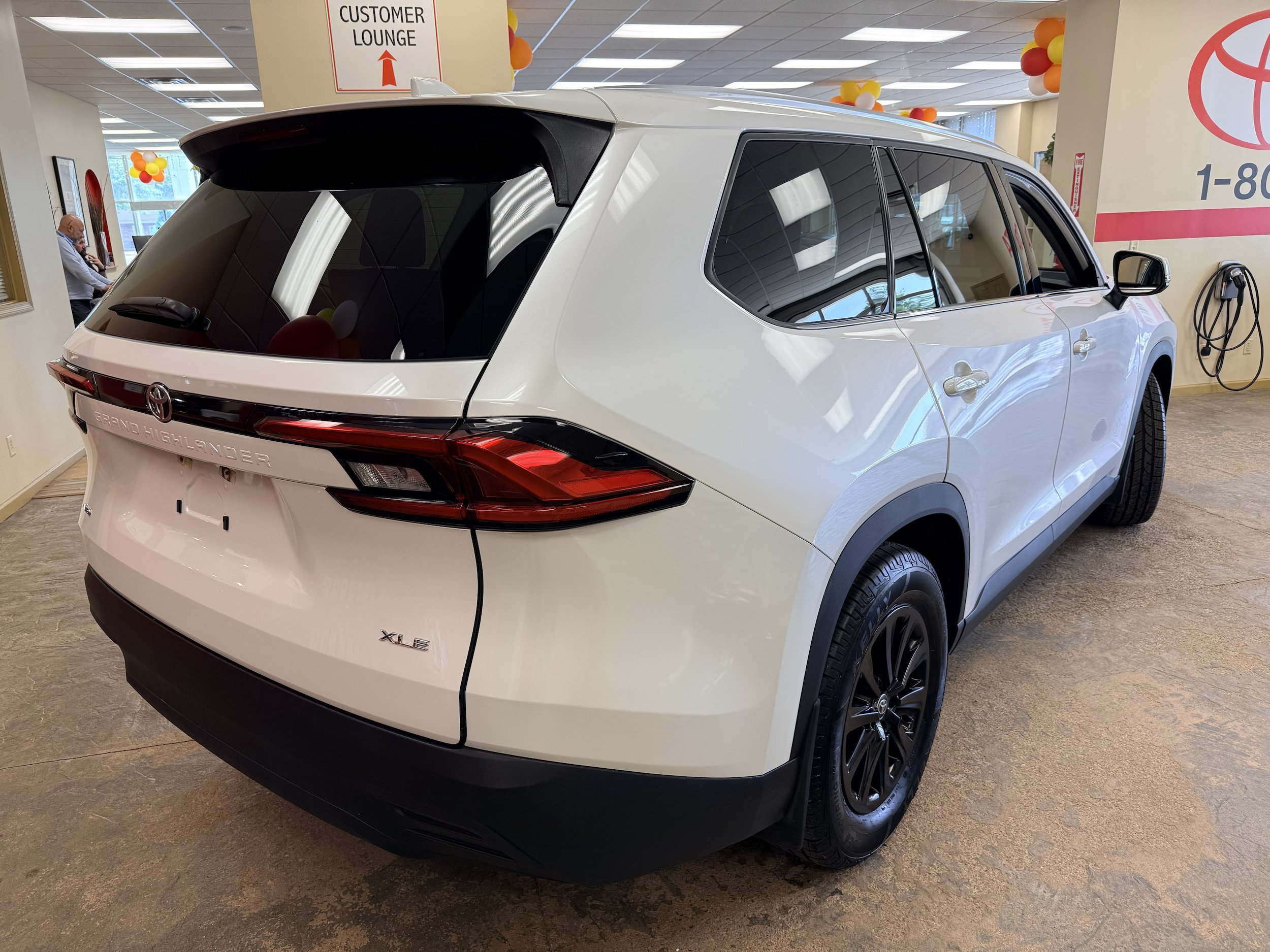 Used 2024 Toyota Grand Highlander AWD image 15