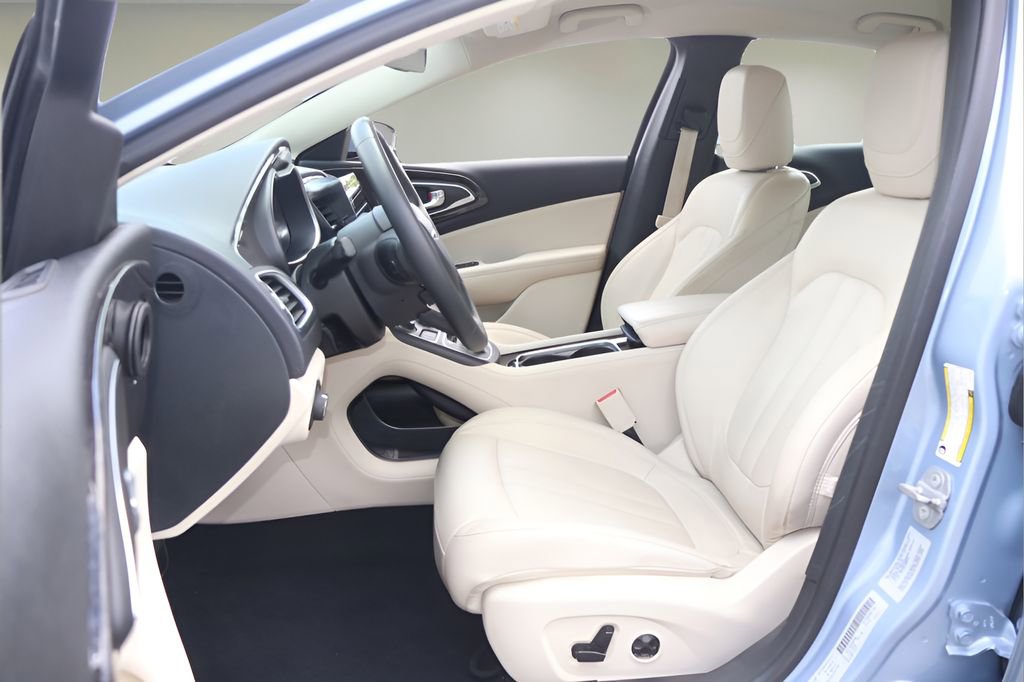 Used 2015 Chrysler 200 C FWD image 11