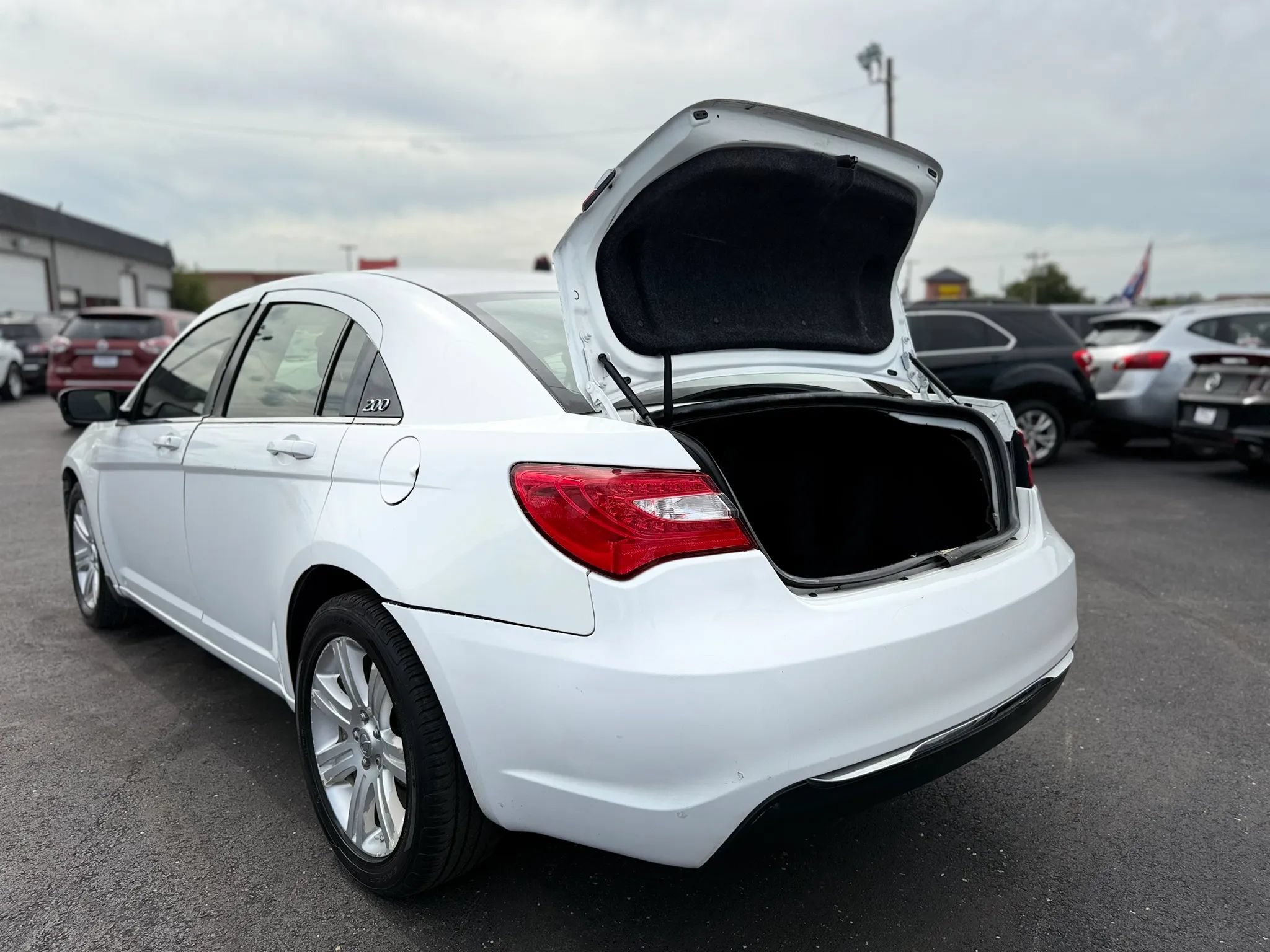 Used 2013 Chrysler 200 Touring FWD image 8