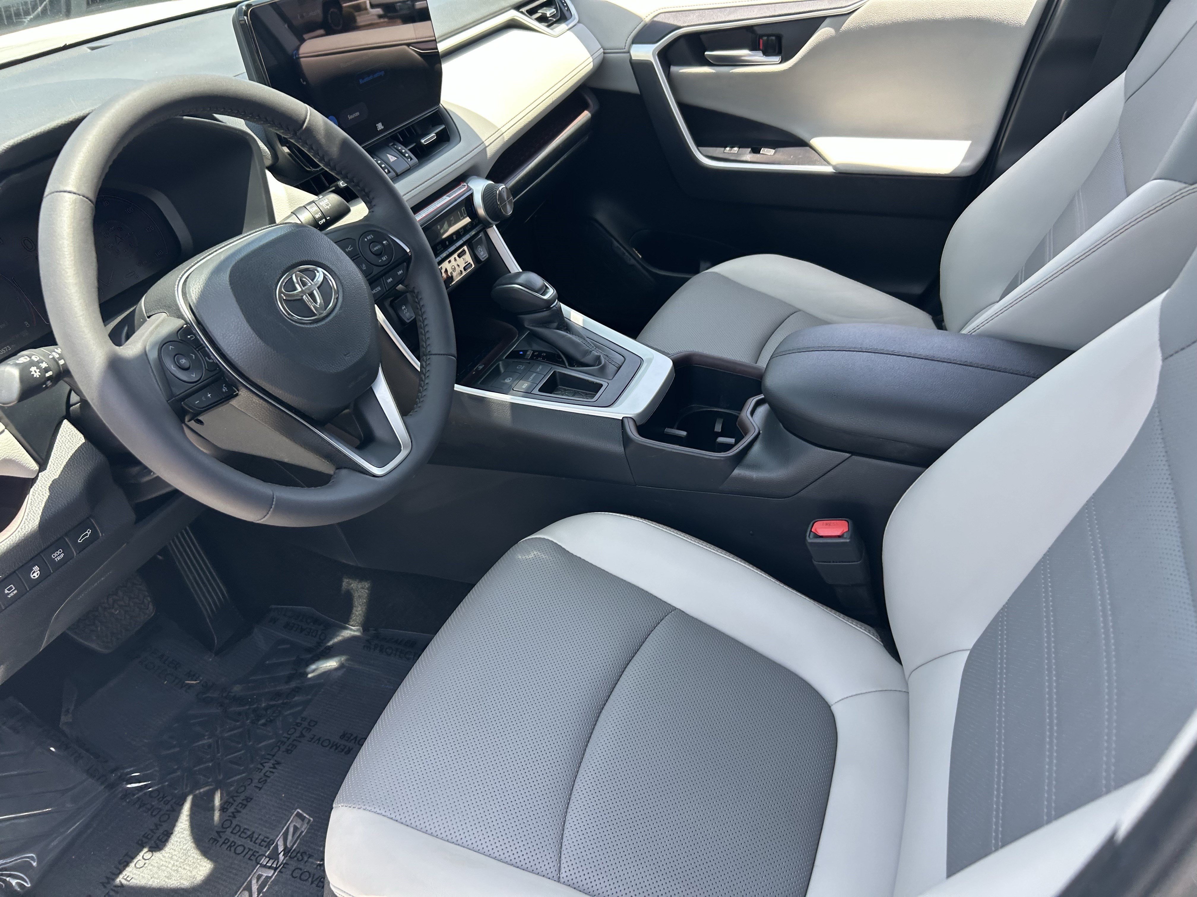 Used 2025 Toyota RAV4 Limited w/ Advanced Technology Package FWD image 29