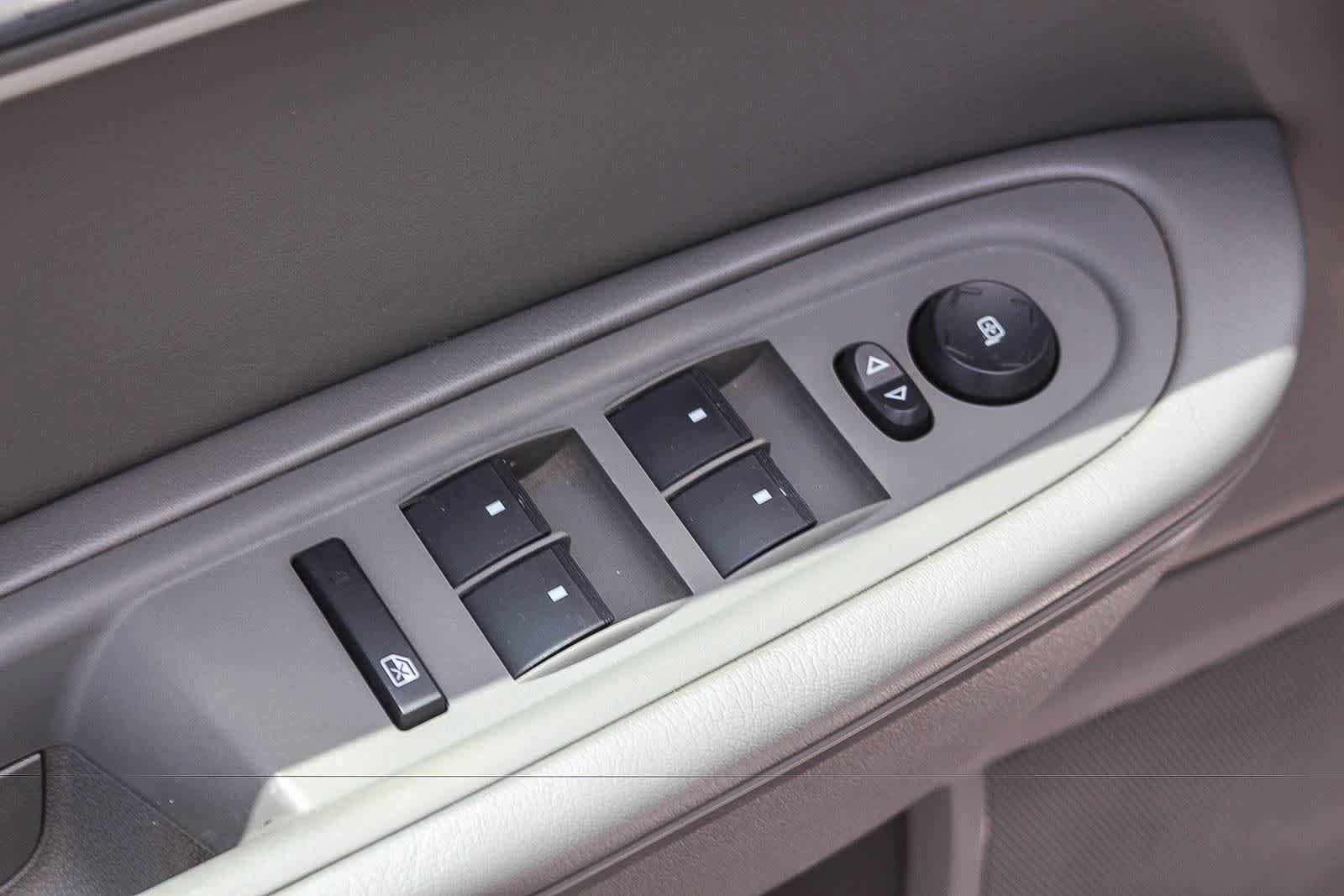 Used 2015 Chevrolet Traverse LS FWD image 26