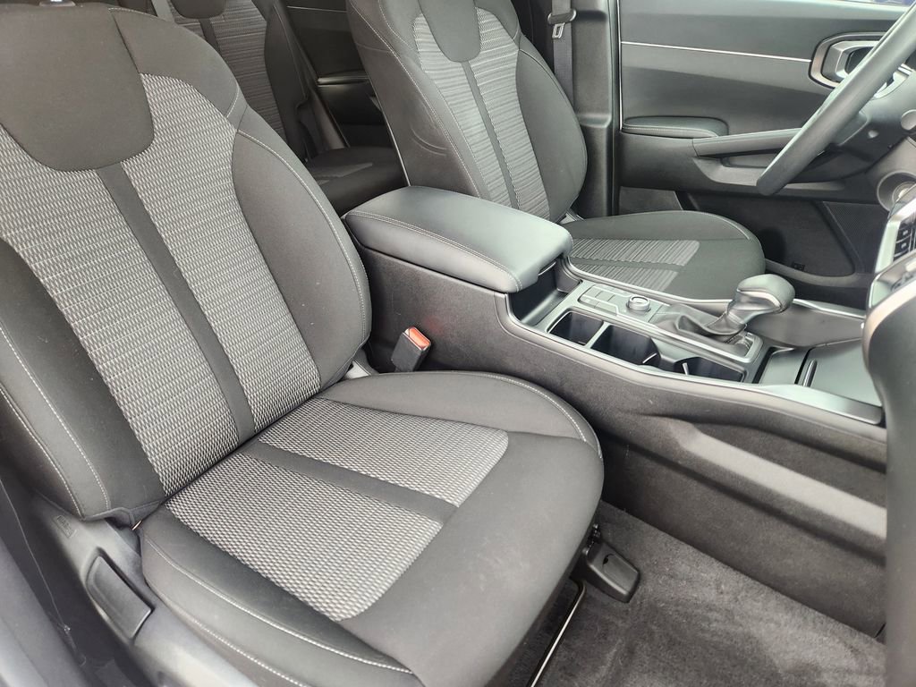 Used 2022 Kia Sorento LX image 17