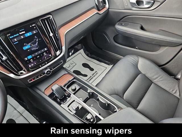 Used 2025 Volvo V60 B5 Cross Country Plus image 36