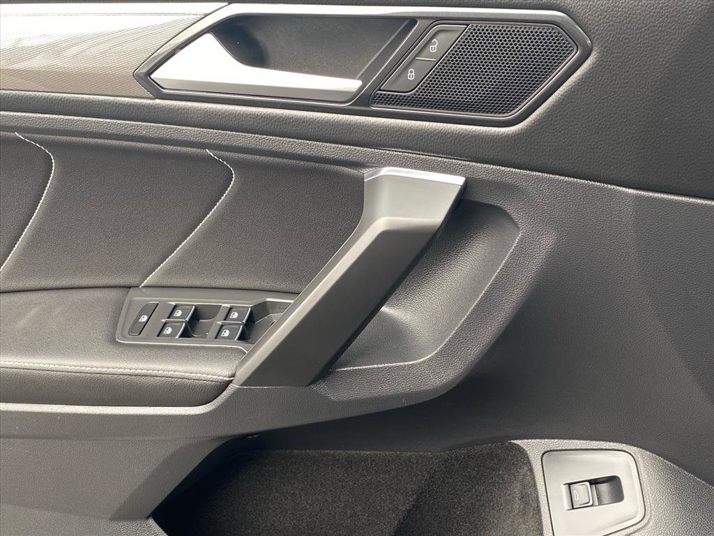Certified 2022 Volkswagen Tiguan SE R-Line image 19