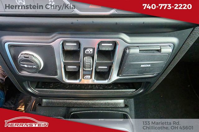 Used 2023 Jeep Wrangler Unlimited Sahara AWD/4WD image 19