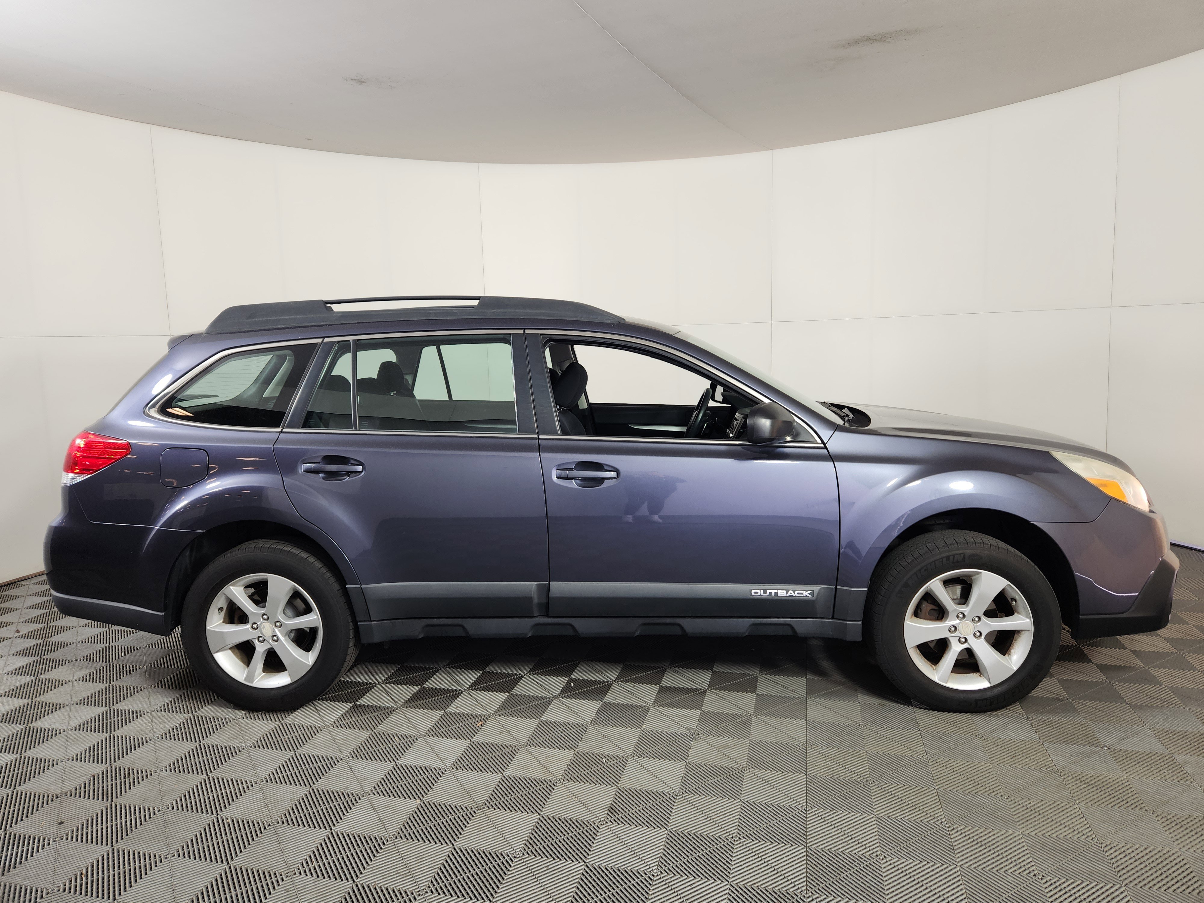 Used 2014 Subaru Outback 2.5i AWD/4WD image 8