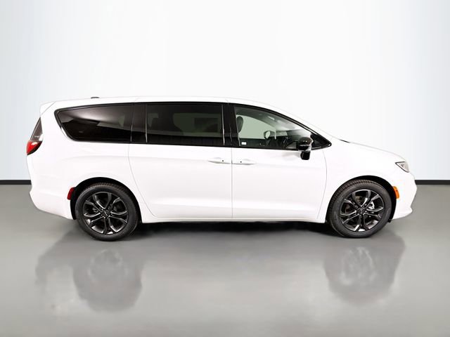 New 2026 Chrysler Pacifica Select image 8