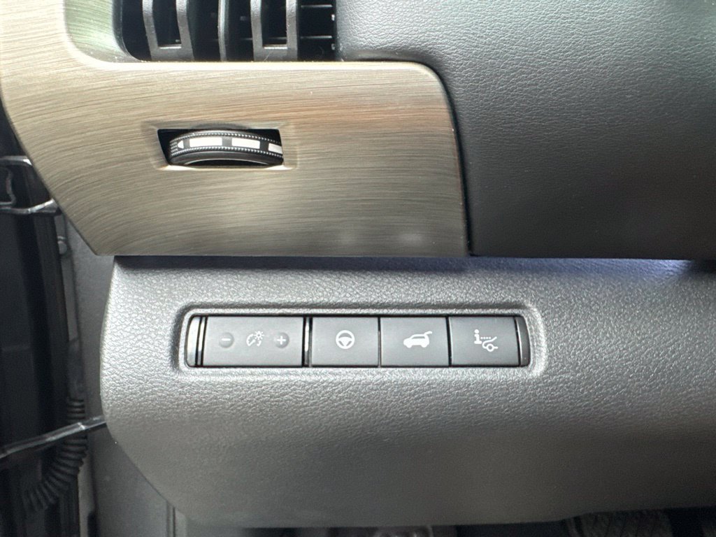 Used 2025 Nissan Pathfinder Platinum FWD image 27