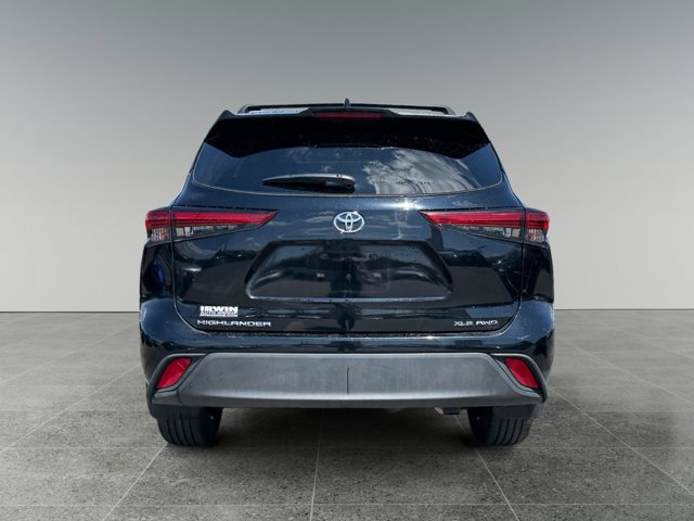 Used 2023 Toyota Highlander XLE AWD/4WD image 5
