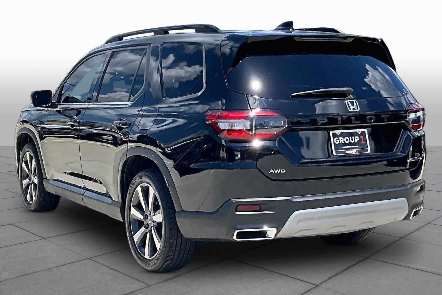 Used 2024 Honda Pilot Touring image 12