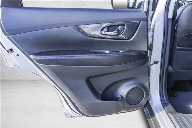 Used 2016 Nissan Rogue SL w/ SL Premium Package image 23