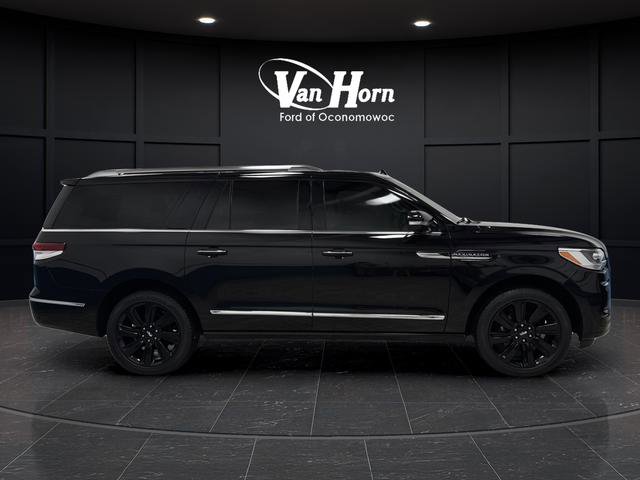 Used 2024 Lincoln Navigator L Reserve AWD/4WD image 2