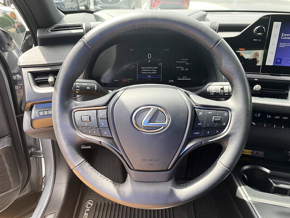 Used 2025 Lexus UX 300h FWD image 11