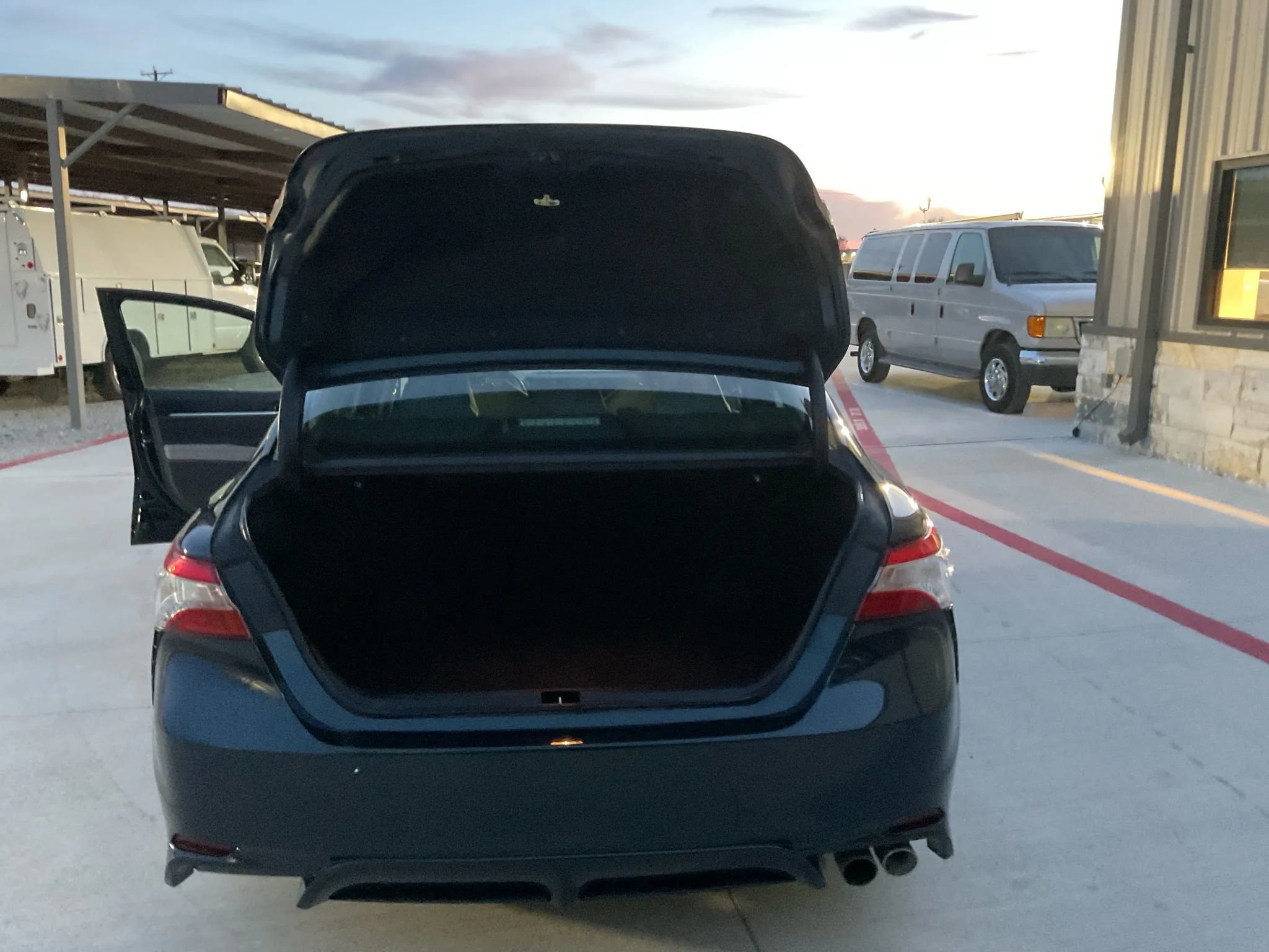 Used 2019 Toyota Camry SE image 14