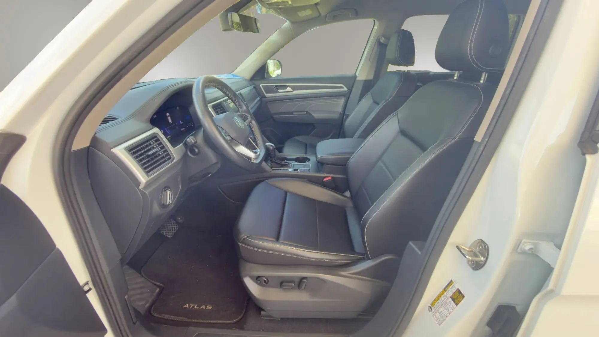 Used 2023 Volkswagen Atlas SE FWD image 9