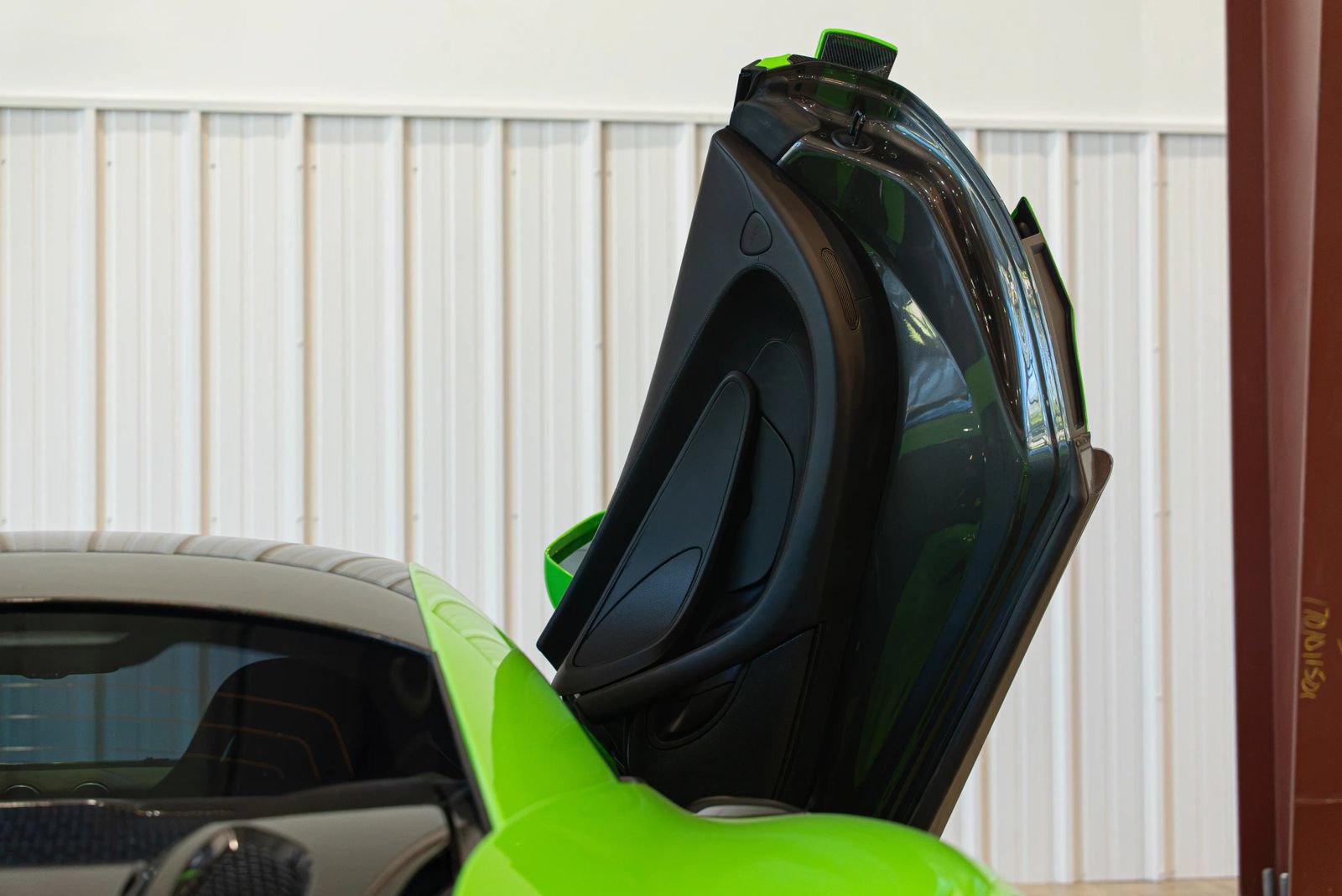 Used 2016 McLaren 570S Coupe RWD image 33