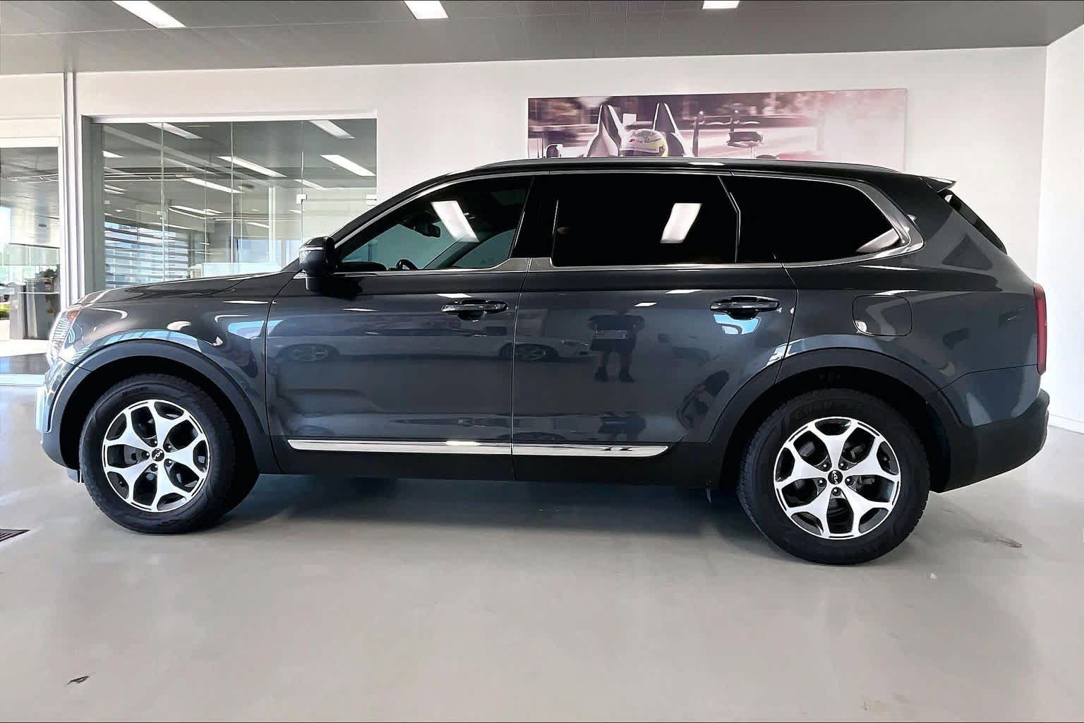 Used 2022 Kia Telluride EX AWD/4WD image 3