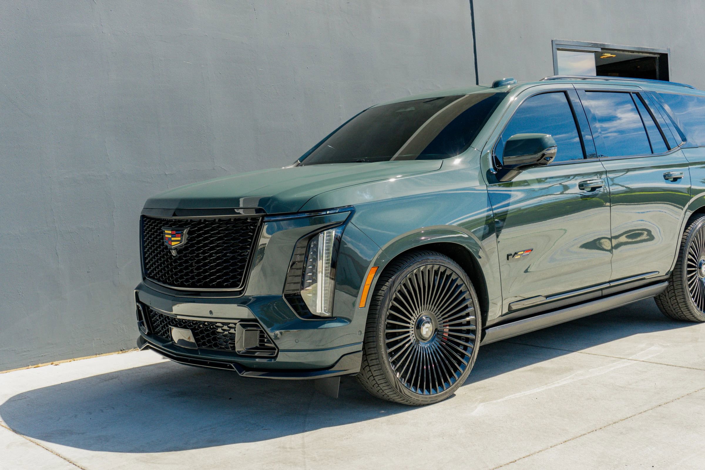 Used 2025 Cadillac Escalade V w/ LPO, ONYX Package AWD/4WD image 21