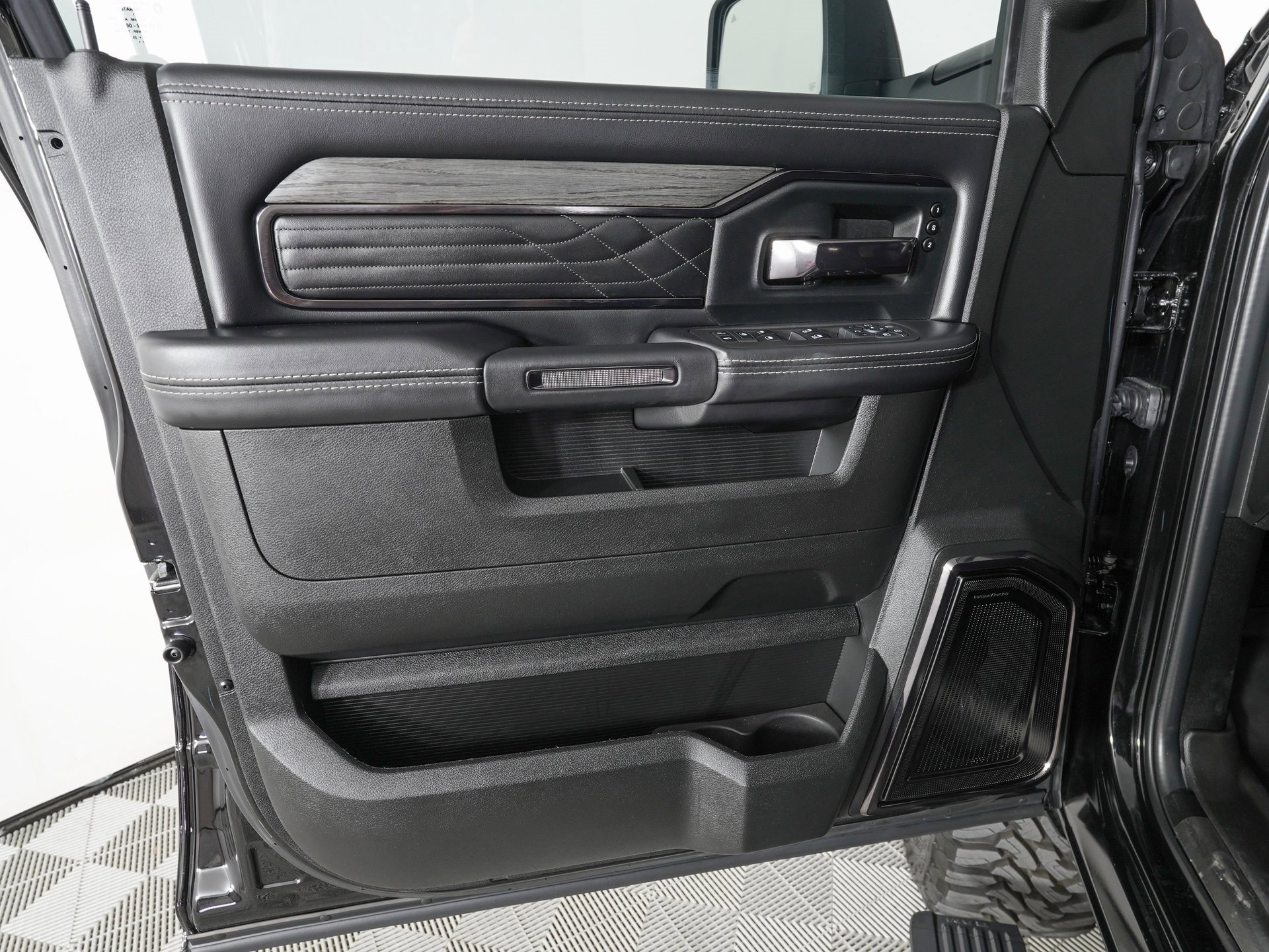 Used 2025 RAM 3500 Limited image 14