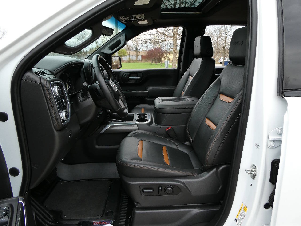 Used 2021 GMC Sierra 1500 AT4 w/ Technology Package AWD/4WD image 9