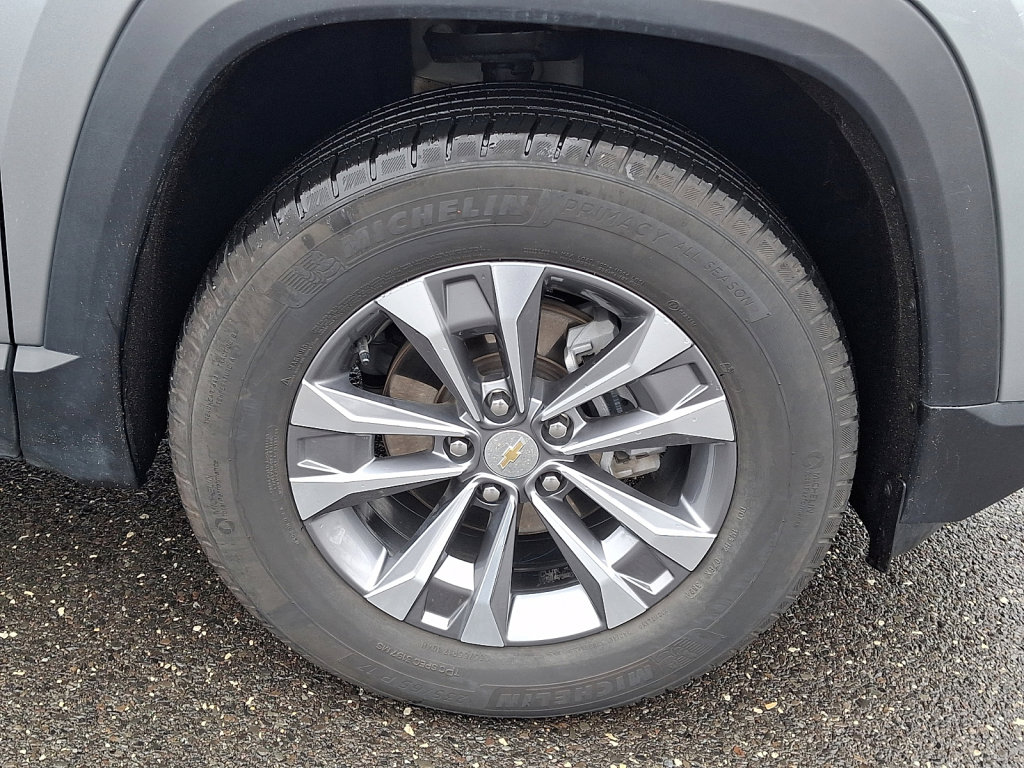 Used 2025 Chevrolet Equinox LT w/ Convenience Package II image 9