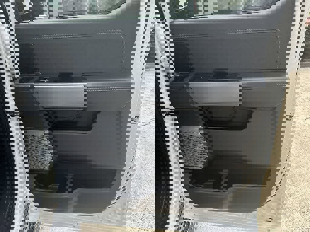 Used 2024 Ford F250 Lariat w/ Black Appearance Package image 31