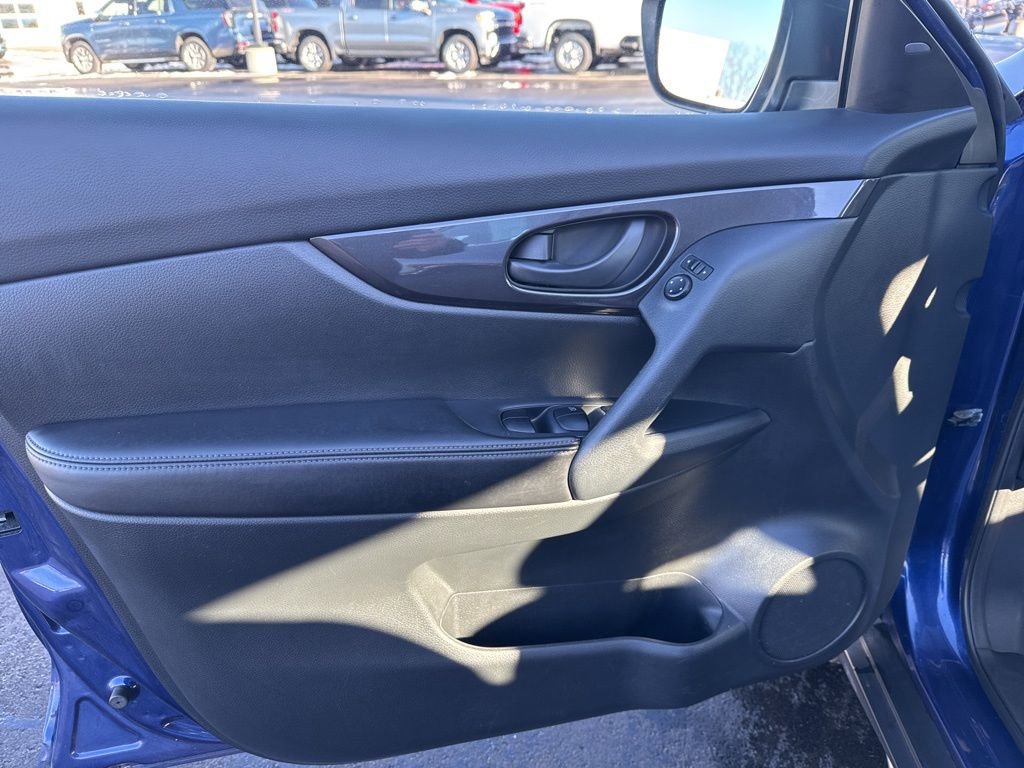 Used 2019 Nissan Rogue S image 14