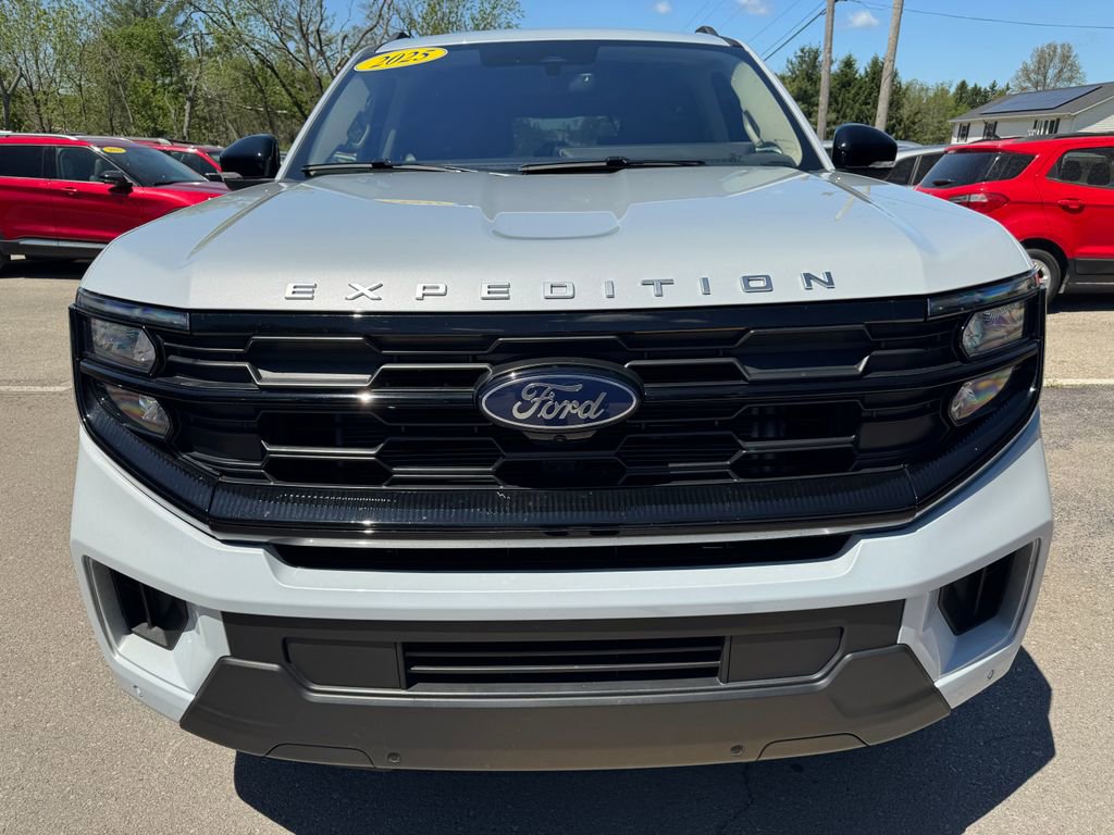 Used 2025 Ford Expedition Max Active AWD/4WD image 2